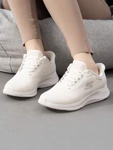 Skechers 女款輕量休閒鞋 SKECH-LITE PRO 2.0 一腳蹬運動鞋，舒適透氣緩震走路鞋 150622-NAT - 自然色 - 查看 3