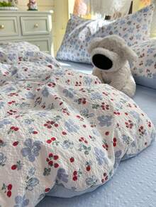 Pastoral Style Blue Flower Strawberry Duvet Cover Set, Textured Polyester, Includes 1 Duvet Cover, 1 Bed Sheet, 2 Pillowcases, Duvet Insert And Pillow Insert Not Included, Pillowcase Pattern Randomly Cropped - Baby Blue - View 3