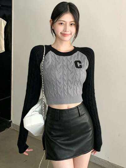American Vintage Gray & Black Contrast Raglan Sleeve Cable Knit Sweater For Women, Embroidered Short Slimming Round Neck Pullover