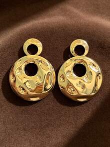 1對女款錘紋金金色吊墜耳環，大號鏤空圓盤誇張耳環，時尚飾品，適合派對與日常穿戴 - 金色 - 查看 4