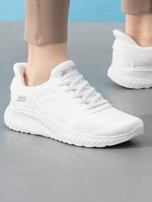 Skechers 女款輕量休閒鞋 BOBS SQUAD CHAOS 繫帶運動鞋 舒適緩震 透氣走路鞋 117497-OFWT - 乳白色 - 查看 1