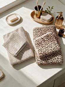 4PCS|Leopard Print + Striped Bath Towel Set, Coral Fleece Fabric, Soft & Skin-Friendly, Absorbent, Luxury Home Decor, Suitable For Bathroom Decoration, Travel Gift - Multicolor - View 7