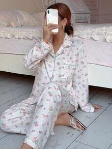 Dreamivo 2pcs/Set Women's Comfortable Ditsy Floral Lapel Long Sleeve Top And Bowknot Long Pants Pajama Set - White - View 1
