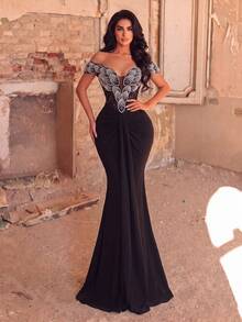 Elegant Cold Shoulder Sequin Mermaid Gown With Applique Decor And Lace-Up Back Detail, Suitable For Parties And Formal Occasions - Black - View 6
