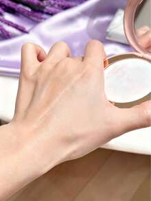 Charlotte Tilbury Cushion Flawless Radiant Finish - Light - Medium - Berat Bersih 9G E 0.31 OZ. - 9g-CUKUP - SEDANG - View 5