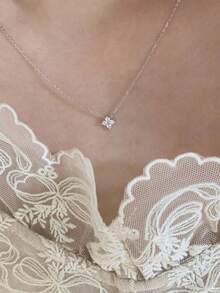 1pc Minimalist Elegant Lucky White Stone Flower Pendant Necklace Suitable For Women's Daily, Holiday And Party Wear - Silver - View 3