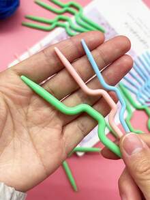 V-Shaped Cable Knitting Needle Set, 30 Pieces, 3mm, 4mm, 5mm Common Sizes, V-Shaped Design Anti-Slip And Stable, Holds Yarn Loops More Securely, Knitting Accessory For Knitting Sweaters, Scarves, Cardigans, Hats With 3D Cable Patterns - Twisted Needle Set - View 6