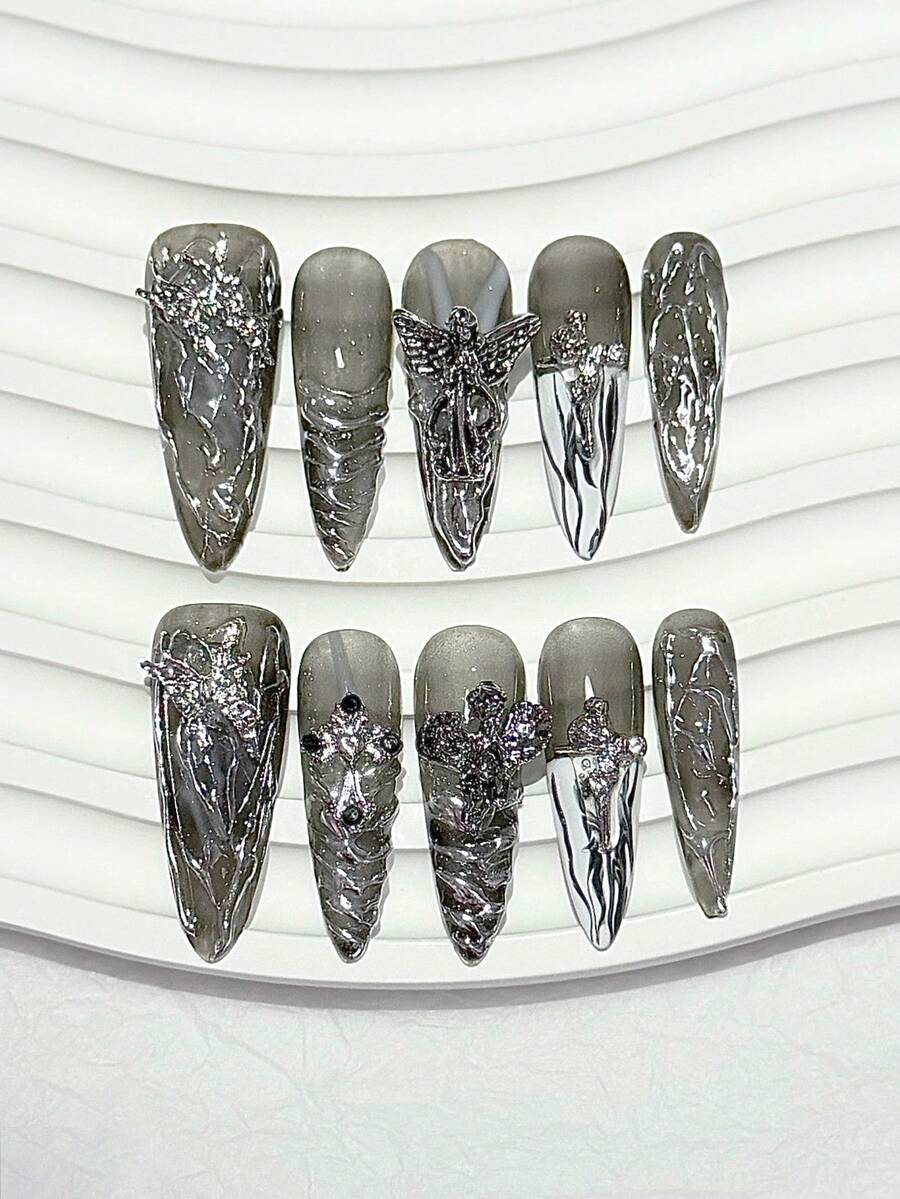 10片哥德風3D銀色天使十字壓貼式假指甲,長杏仁形,深色鏡面粉末金屬質感龐克另類風,可重複使用,適合派對Cosplay美甲用品(含1片果凍膠貼 + 1片指甲锉) - 深灰色 - 查看 1
