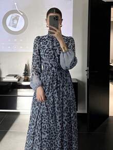女款優雅現代時尚奢華豹紋滿版印花保守鈕扣連身裙 - 霧霾藍 - 查看 1