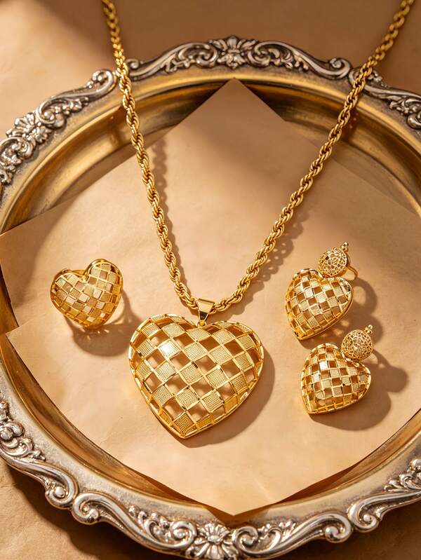 Letingsha Women's Fashion Gold-Plated Mesh Hollow Heart Necklace, Earrings And Ring 3-Piece Set, Suitable For Daily Wear, Travel, Vacation, Dating And Holiday Occasions
