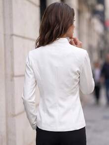 Blazer Wanita Putih Berbahan Tenun, Lengan Panjang dengan Detail Kancing, Jaket Elegan dengan Panjang Standar, Menciptakan Tampilan Mewah - Putih - View 5