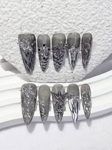 10片哥德風3D銀色天使十字壓貼式假指甲，長杏仁形，深色鏡面粉末金屬質感龐克另類風，可重複使用，適合派對Cosplay美甲用品（含1片果凍膠貼 + 1片指甲锉） - 深灰色 - 查看 2