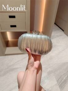1 件金属褶皱迷你蛋形手拿包，优雅的金属双珍珠纽扣设计，适合派对女孩、新娘、大学生、年轻专业人士、派对、舞会、婚礼，配有金属链 - 銀色 - 查看 2