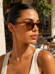 European And American Retro Sunglasses For Women, Bean Tea Round Small Frame Design, Tea Brown Lenses With Tortoise Shell Pattern Frame, Slender Floral Pattern Temples, City Stroll Travel Vacation Accessory - Multicolor - View 1