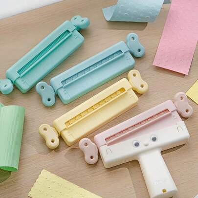 3D Muster Prägemaschine, handgefertigte DIY Muster Prägemaschine, abnehmbarer und austauschbarer Prägekopf, ohne Strom erforderlich, ABS Material. Verfügt über vier Muster: Herz & Stern, kreisförmiges Loch und gerade Linie.