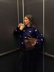 女款白色圓領愛心圖案長袖針織毛衣，寬鬆休閒套頭上衣，適合秋冬，舒適日常街頭穿搭 - 藏蓝色 - 查看 4