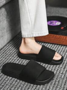 Sandal Termal Pria Warna Hitam yang Nyaman untuk di Rumah dan Perjalanan, Ukuran Besar, Sol Lembut Anti Selip, Cocok untuk Dipakai di Dalam Ruangan - Hitam - View 2