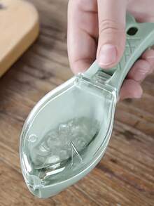 1/2pcs Fish Scale Remover, Plastic Fish Scale Peeler, Fish Scale Remover Cleaner, Kitchen With Lid Anti-Splash Hanging Fish Scale Scraper With Storage Container - View 7