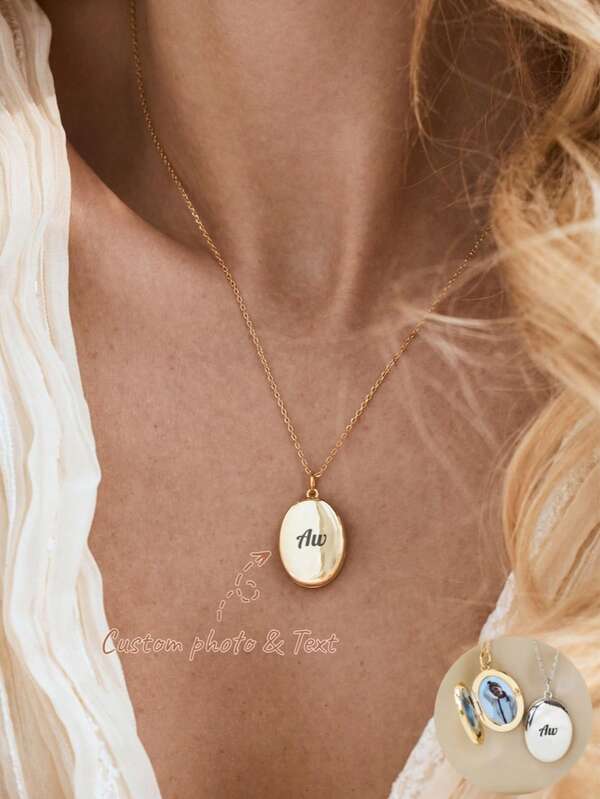 1PC Customized Openable Oval Photo Locket Necklace, Supports Custom Engraving And Built-In Photo, Carry Precious Memories With You. Delicate Metal Pendant With Exquisite Craftsmanship, Fade-Resistant, Smooth Opening And Closing, Can Quietly Store Exclusive Photos And Characters, Hiding Your Unique Warmth. Simple Oval Shape Versatile For Any Outfit, Suitable For Daily Commute And Dates. Perfect As Anniversary, Birthday, Holiday Gift With Great Atmosphere, Unique And Not Easily Duplicated, Turning Longing Into A Wearable Accessory