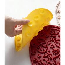 2pcs Love's Licking Pad Licking Mat + Cleaning Scraper Set Dog Licking Plate Pet Silicone Suction Slow Feeder Mat Anti-Choke Aesthetic Mat - 50ml - View 10