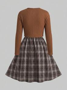 Setelan Sekolah Anak Perempuan Remaja Musim Gugur 2 Potong, Gaun Bertali Tipis Motif Kotak-kotak Cokelat Vintage Serbaguna Terbaru dengan Kardigan Rajut Bergaris Warna Karamel, Setelan Retro Gaya Korea - Coklat - View 3