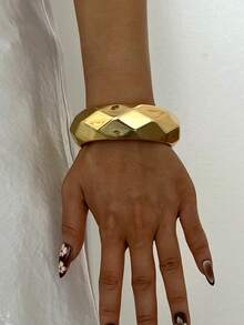1pc Fashion Minimalist Elegant Exquisite Vintage Design Geometric Square Textured CCB Metal Style Exaggerated Wide Chunky Round Bracelet, Holiday Vacation Party Date Gift, Daily Commute Wear, Personalized - Yellow Gold - View 4
