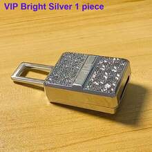 TRTY 1 pieza Adaptador protector de cinturón de para coche, accesorio de decoración para coche con textura de metal en relieve VIP, patrón en relieve exquisito universal para interior de coche, disponible en plata y metal oscuro - Adaptador de correa VIP - Ver 14