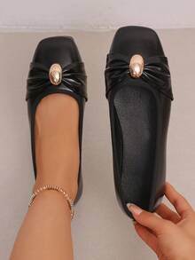New Women's Pleated Metal Decor Flat Shoes, Black Soft Leather Square Toe Low-Top Comfortable Flats, Suitable For Office Commute - Black - View 8
