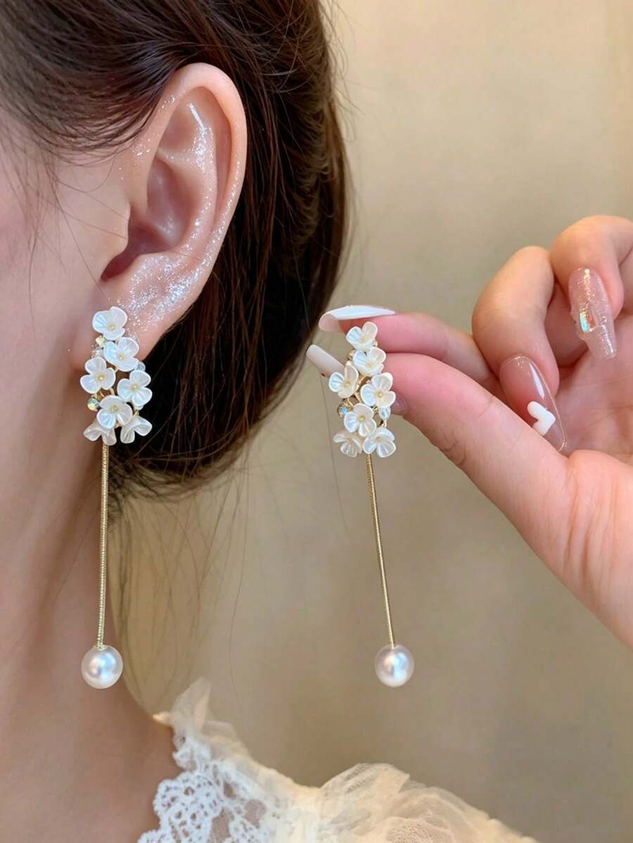 1 Pair Floral Faux Pearl Tassel Long Earrings, Sweet And Fresh Design, Fashionable Earrings Suitable For Women's Party And Daily Wear - White - View 1