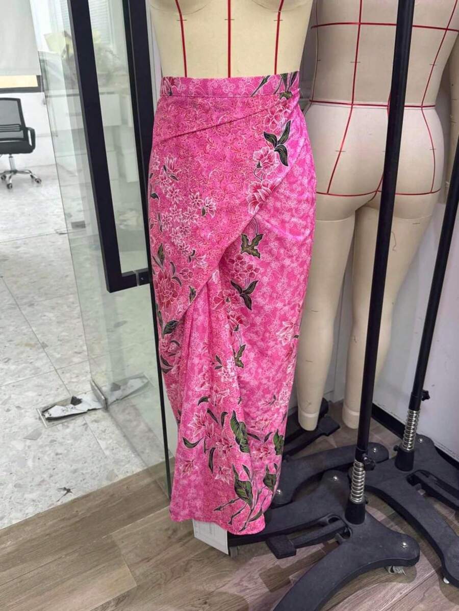 女款 Saruang Kebaya 娘惹克芭雅，1件花卉印花優雅裙，春/夏