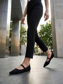 Elegante schwarze Damen-Mary-Jane-Ballerinas aus Kunstwildleder mit spitzer Zehenpartie, elastischem Riemen, flache Slip-On-Schuhe, bequem und rutschfest für Büro und Alltag - Schwarz - Übersicht 2