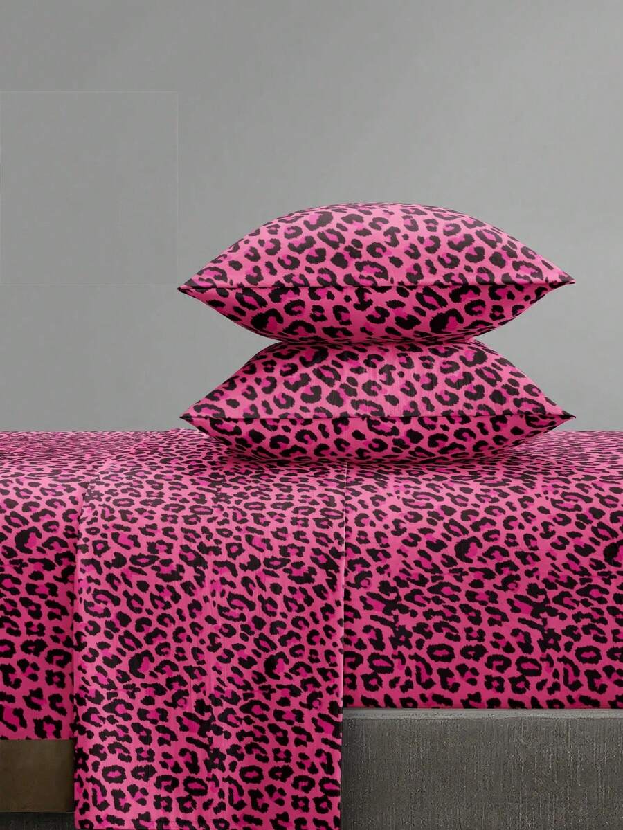 Set Perlengkapan Tidur 4 Potong Motif Leopard Merah Muda Tua, Termasuk 1 Sprei Fitted, 1 Sprei Datar, 2 Sarung Bantal (Isi Bantal Tidak Termasuk). Cocok untuk Ukuran King, Queen, Full, Twin, Ketebalan Kasur Hingga 11,8 Inci. Lembut, Bernapas, Tahan Kerut. - Hot Pink - View 1