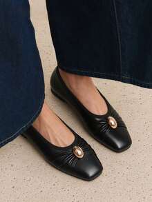 New Women's Pleated Metal Decor Flat Shoes, Black Soft Leather Square Toe Low-Top Comfortable Flats, Suitable For Office Commute - Black - View 1