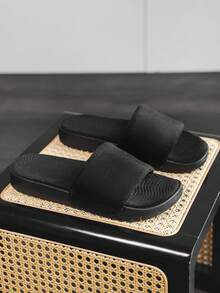 Sandal Termal Pria Warna Hitam yang Nyaman untuk di Rumah dan Perjalanan, Ukuran Besar, Sol Lembut Anti Selip, Cocok untuk Dipakai di Dalam Ruangan - Hitam - View 1