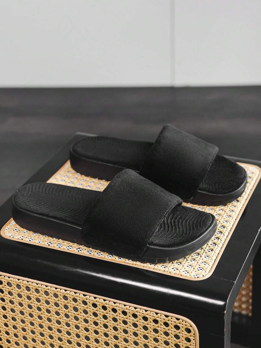 Sandal Termal Pria Warna Hitam yang Nyaman untuk di Rumah dan Perjalanan, Ukuran Besar, Sol Lembut Anti Selip, Cocok untuk Dipakai di Dalam Ruangan - Hitam - View 1