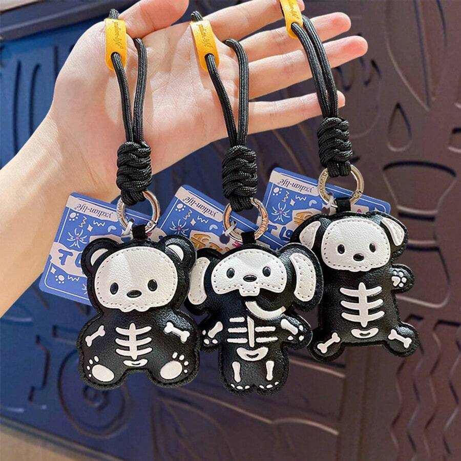 1 buah Gantungan Kunci Kulit Kartun Kreatif Seri Tengkorak Gelap, Gantungan Tas Lucu, Hadiah Gantungan Kunci Mobil - Hitam dan Putih - View 1