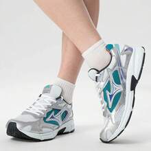 Mizuno 新款 SPEED 2K 緩震網布透氣多功能休閒跑步鞋 中性款 - 銀白色/翠藍色 - 查看 9