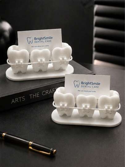 1/3/5 piezas Soporte de tarjetas de escritorio con temática dental, soporte de tarjetas de visita con forma de diente lindo con detalle de brackets, organizador de escritorio compacto para tarjetas de visita, tarjetas de citas y notas pequeñas, adecuado para la recepción de la clínica dental, oficina del dentista, espacio de trabajo de ortodoncia, mostrador de recepción, decoración de oficina médica, regalo para dentista y adorno profesional de escritorio