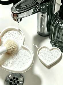 Heart-Shaped Makeup Brush Cleaning Tray, Portable Cleaning Mat, Textured Bottom Design, Cute Heart Shape, Suitable For Makeup Brushes, Easy To Store, Perfect For Travel And Studio Use - Multicolor - View 2