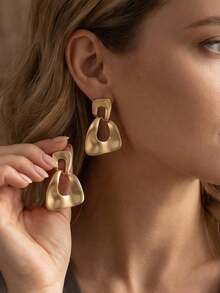 A Pair Of Gold-Colored Geometric Alloy Drop Earrings, Suitable For Women To Wear Daily, At Parties, Or On Vacation. - Yellow Gold - View 6