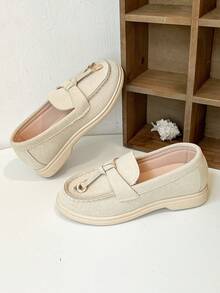 Sepatu Loafer Slip-On Anak Perempuan, Suede Beige dengan Rumbai dan Gesper, Sol Lembut, Ringan, dan Tidak Melecehkan. - Aprikot - View 2