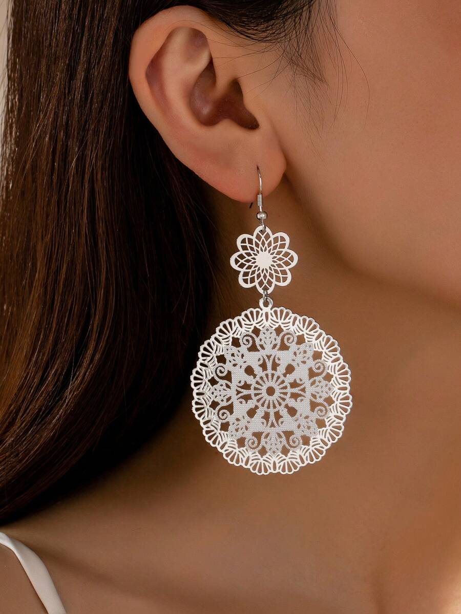 2pcs/Set Anting Liontin Bunga Berongga Logam Gaya Eropa dan Amerika yang Berlebihan, Cocok Sebagai Hadiah untuk Wanita dan Aksesori Fesyen Serbaguna - Perak - View 1