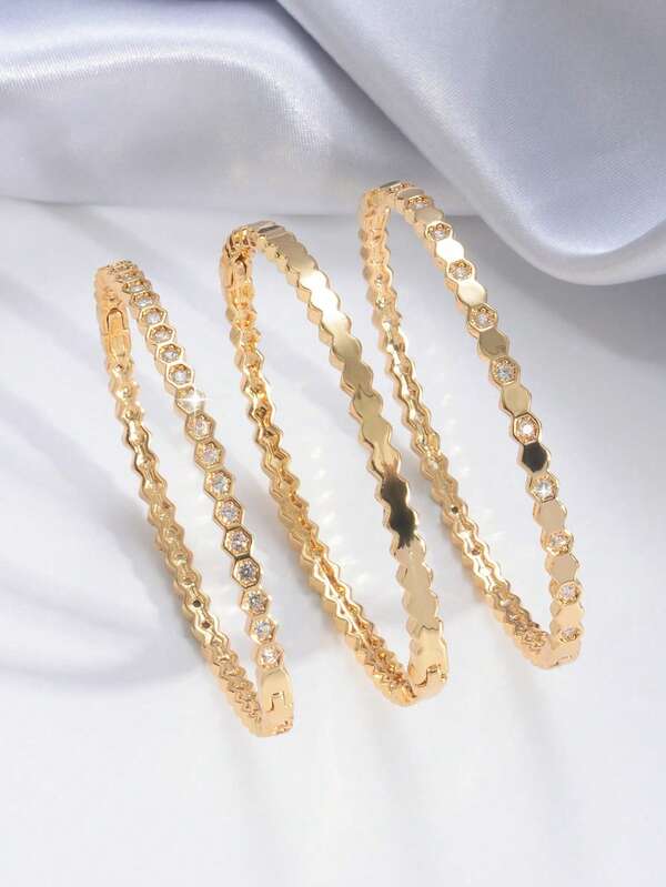 A Delicate Honeycomb Hexagonal Bracelet Is Suitable For Women To Wear At Banquets And Is Also An Ideal Gift For Valentine's Day And Mother's Day.