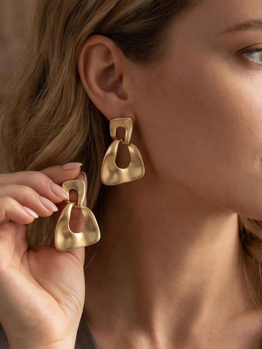 A Pair Of Gold-Colored Geometric Alloy Drop Earrings, Suitable For Women To Wear Daily, At Parties, Or On Vacation. - Yellow Gold - View 1