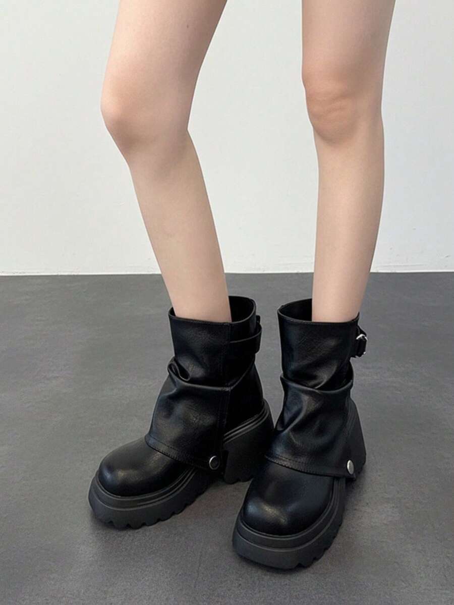 Sepatu bot pendek ukuran besar, pas lebar, penutup yang dapat dilepas, gesper logam, ujung bulat, sol tebal, hak tebal. - Hitam - View 1
