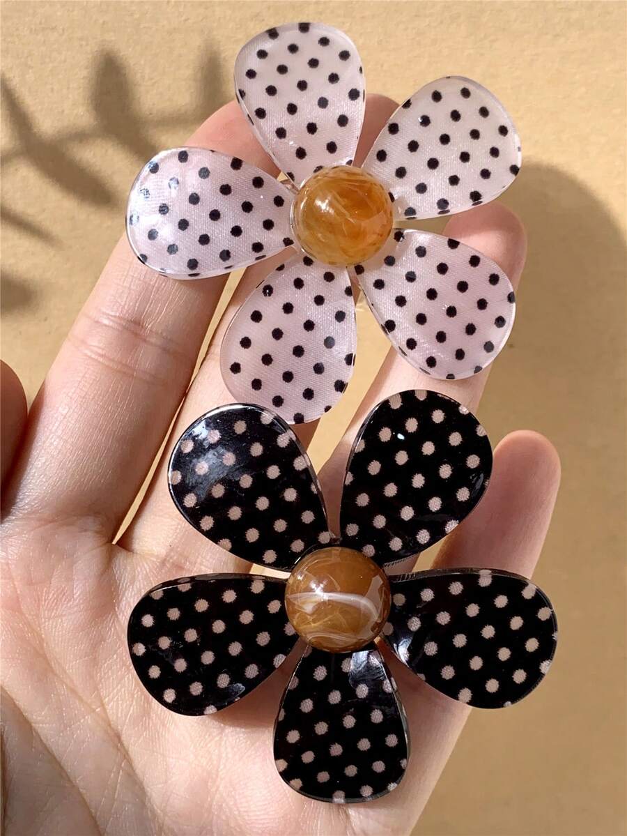 1 Pc Oversized Hollow Flower Statement Ring For Women Retro Black White Polka Dot Floral Finger Ring, Punk Exaggerated Party Jewelry Gift - Multicolor - View 1
