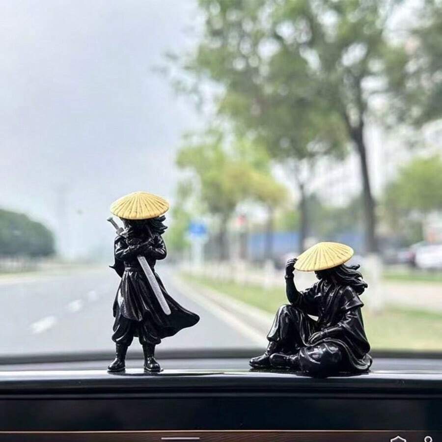 1/2pcs Vintage Swordsman Car Ornament, Creative Resin Craft, Cool Chinese Black-Clad Assassin, Unique Design, Small And Exquisite, Suitable For Car Dashboard, Car Window, Rearview Mirror, Desk, Indoor Home Decor, Fish Tank, Halloween, Christmas, Holiday Gift - Swordsman - View 1