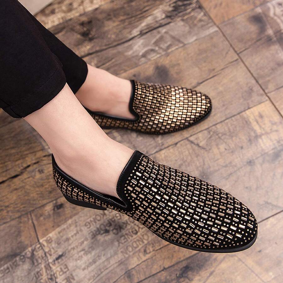 Sepatu Loafer Pria Ujung Lancip dengan Hiasan Paku Keling Logam, Sepatu Nyaman Cocok untuk Pesta, Panggung, Perjamuan, Klub Malam, Kencan, Pertemuan, Perjalanan, Jalanan, dan Acara Sehari-hari - Emas - View 1