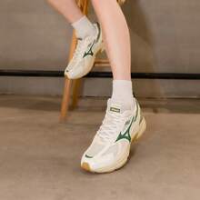 Mizuno 新款 SPEED復古厚底運動鞋，輕量透氣、吸震跑鞋，男女通用 - 米白色/綠色 - 查看 9