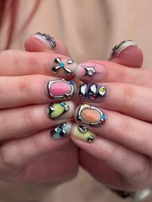 24 Pcs Short Square False Nails Featuring Y2K Punk-Style 3D Silver Metal Rhinestone Stars And Hearts. Perfect For Street Style, Parties, Punk-Themed Gatherings, And Everyday Wear. - Multicolor - View 1